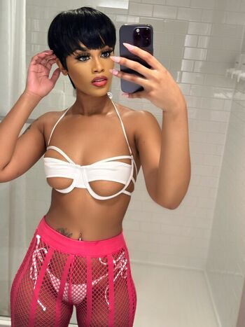 Full leaked Bombshell private photo