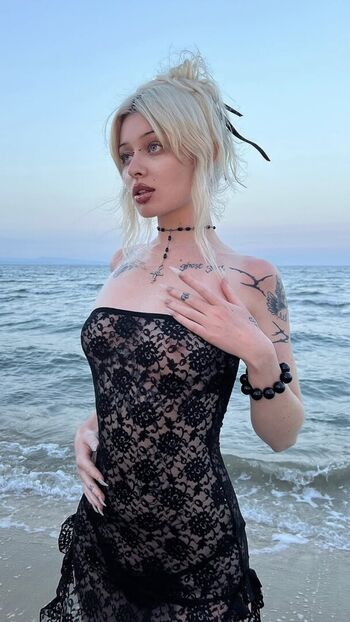 Full leaked Bridesque private photo