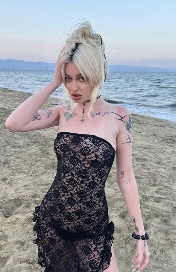 Full leaked Bridesque private photo