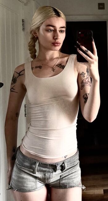 Full leaked Bridesque private photo