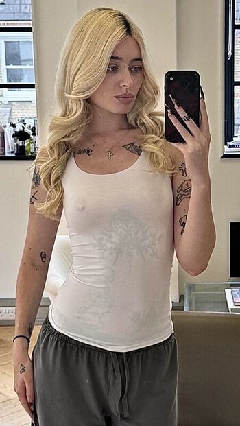 Full leaked Bridesque private photo