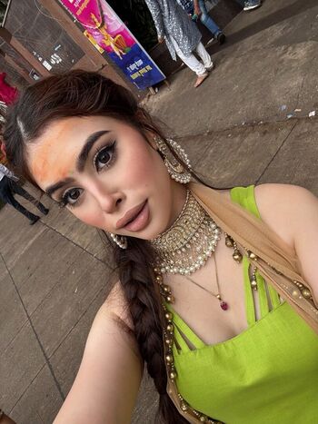 Full leaked Brown baddies private photo