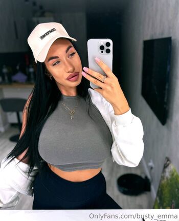 busty_emma