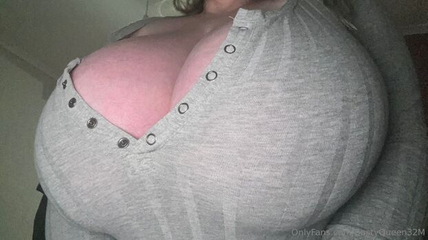 Full leaked Bustyqueenm private photo