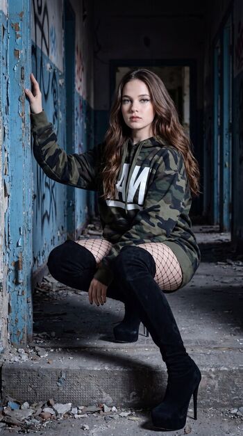 Full leaked Cailee spaeny page private photo