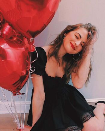 Caitlin Marie Reacts