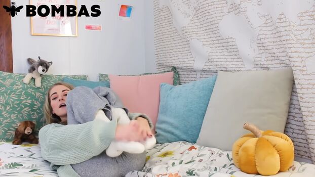 Caitlin Marie Reacts