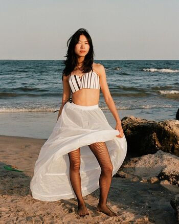 caitlyn.park / Moscot girl