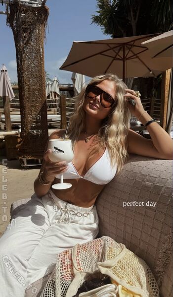 Full leaked Callmelenilu private photo