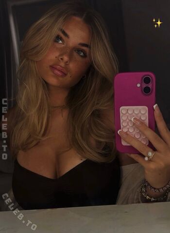 Full leaked Callmelenilu private photo
