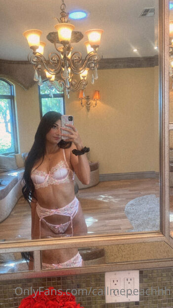 Full leaked Callmepeachhh private photo