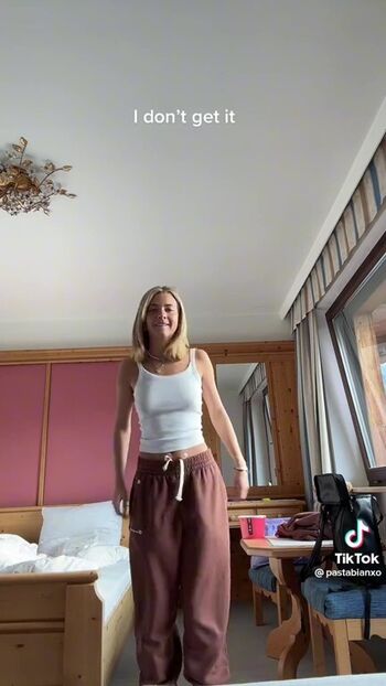 Full leaked Camel toes private photo