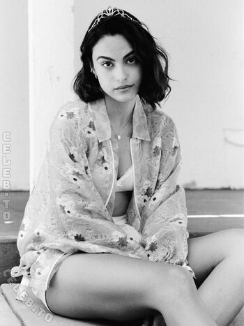 Camila Mendes