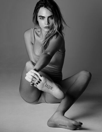 Full leaked Cara delevingne private photo