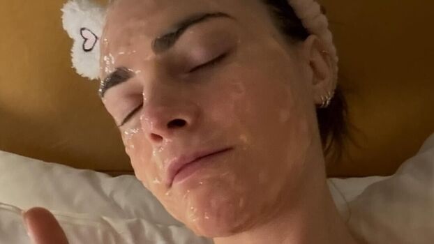 Full leaked Cara delevingne private photo