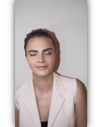Full leaked Cara delevingne private photo