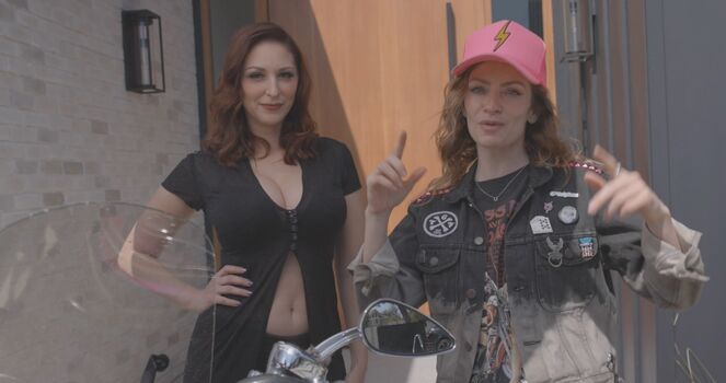 Carlotta Champagne Hauls