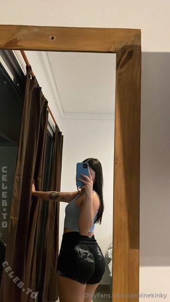 Full leaked Carolinekinky private photo