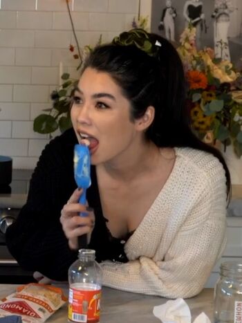 Full leaked Carolinekwan private photo
