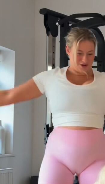 Carys whittaker / busybeecarys