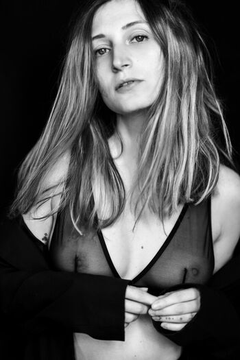 Full leaked Celine in frame private photo