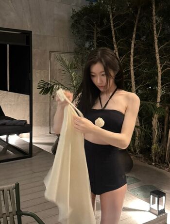 Full leaked Chaeryeong private photo