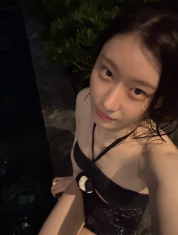Full leaked Chaeryeong private photo