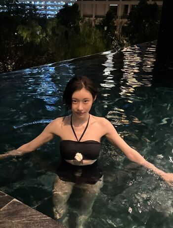 Full leaked Chaeryeong private photo
