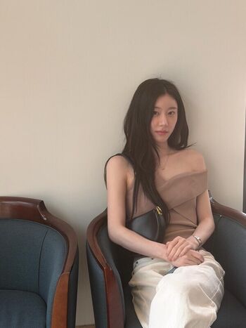 Full leaked Chaeryeong private photo