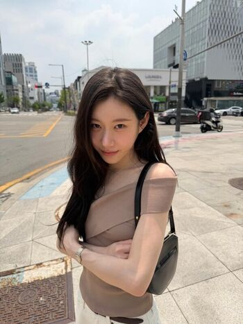 Full leaked Chaeryeong private photo