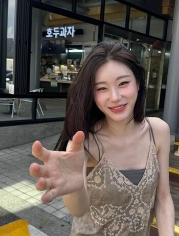 Full leaked Chaeryeong private photo