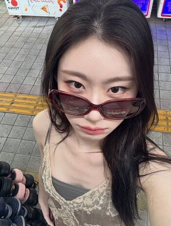 Full leaked Chaeryeong private photo