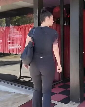 Full leaked Charli d amelio private photo