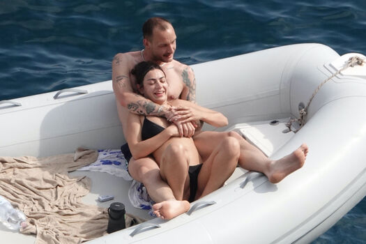 Full leaked Charli x private photo