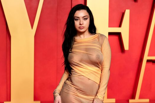 Full leaked Charli xc private photo