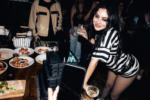 Full leaked Charli xcx private photo