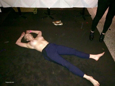 Full leaked Chelsea handler private photo