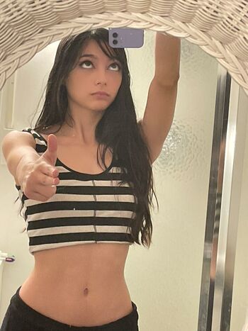Full leaked Chelseayea private photo