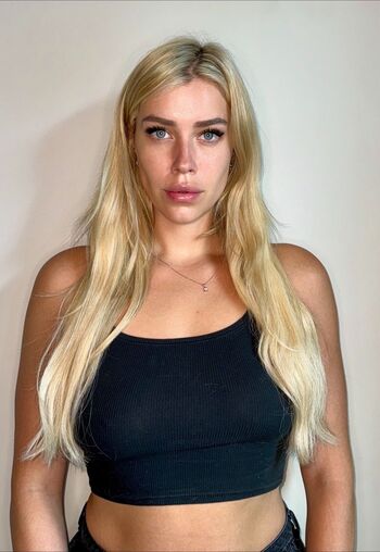 Full leaked Chelsyalondon page private onlyfans photo