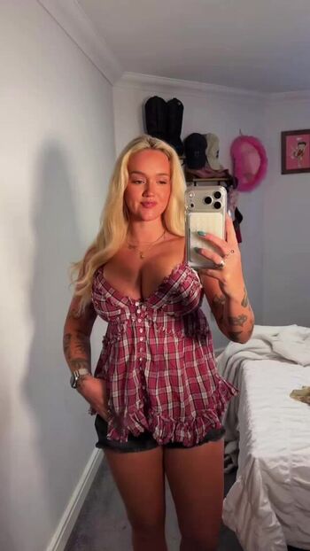 Full leaked Cherryswatermelons private photo