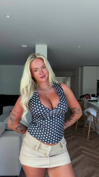 Full leaked Cherryswatermelons private photo