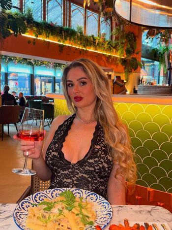 Chlo David