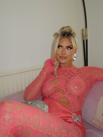 Chloe Burrows
