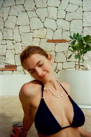 Full leaked Chloe east private photo