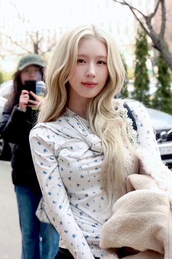 Cho Mi-yeon (Miyeon) - i-dle [(G)I-dle]