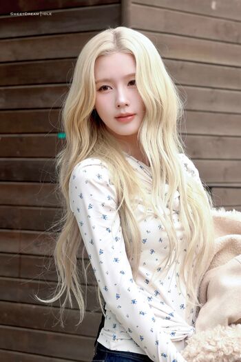 Cho Mi-yeon (Miyeon) - i-dle [(G)I-dle]