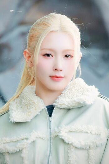 Cho Mi-yeon (Miyeon) - i-dle [(G)I-dle]