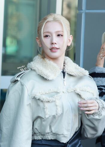 Cho Mi-yeon (Miyeon) - i-dle [(G)I-dle]