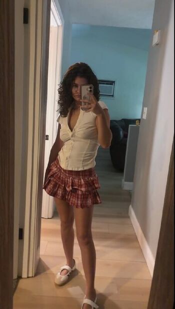 Full leaked Ciggybae  page private photo