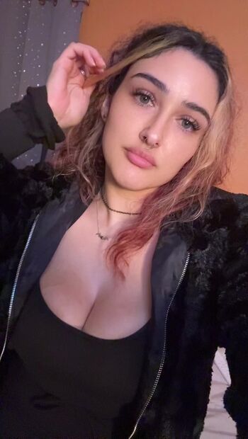 Full leaked Cinnamoon alien private photo